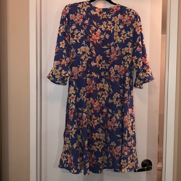 Beautiful dress. Size XL. Lavender main colour with flowers print. - Picture 8 of 10